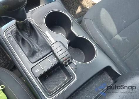 2017 Kia Sorento 2.4L Lx z USA, uszkodzony, nr VIN 5XYPG4A33HG191803